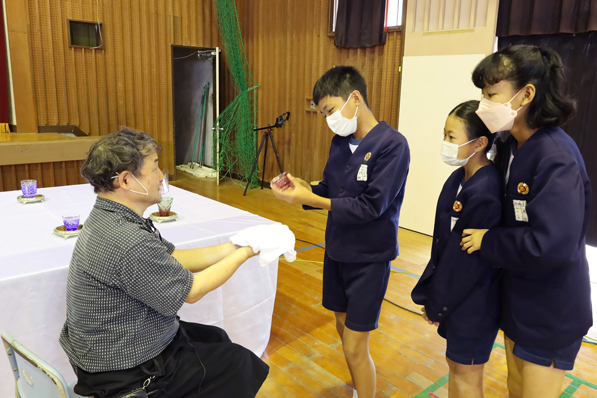 薩摩切子について学ぼう！新城小学校で郷土学習教室